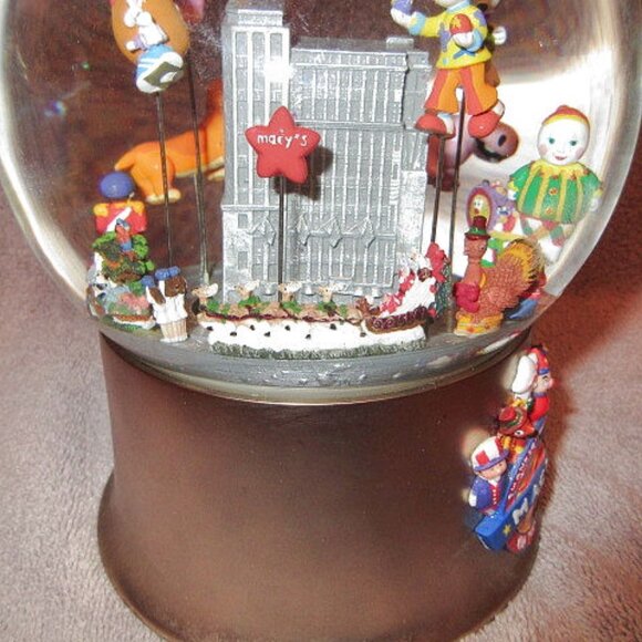 Macy's 60th Anniversary Thanksgiving Parade Musical Snow Globe Floats Glitter - Picture 6 of 13